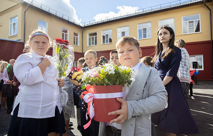 Ольга Слюсарева, Дмитрий Миляев и депутаты гордумы поздравили туляков с Днем знаний