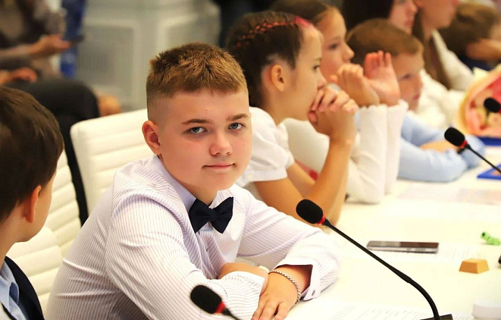 Школьник из Тульской области участвует в работе детского совета при Минстрое России