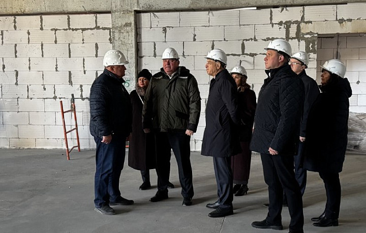 «Работы идут полным ходом»: глава администрации Тулы Беспалов проверил ход строительства школы в ЖК «Суворовский-2»