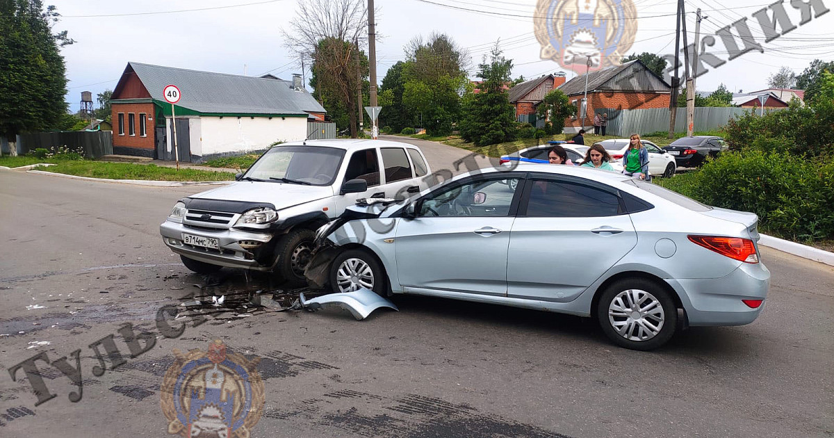 В Богородицке столкнулись «Нива Шевроле» и «Хендай Солярис» — ТСН 24