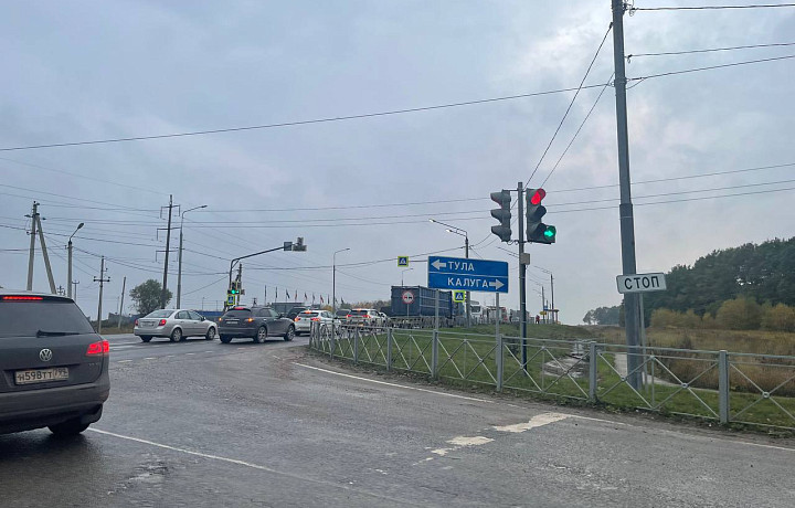Калужское шоссе встало в полуторачасовой пробке из-за ДТП