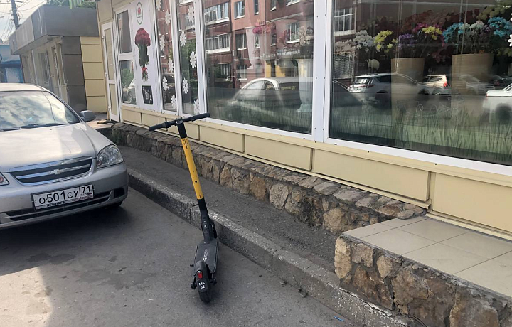 Подросток на электросамокате сбил пожилую женщину в Туле