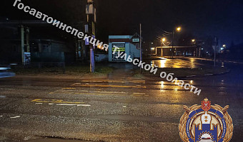 В Новомосковске иномарка сбила пешехода и врезалась в ограждение