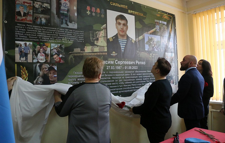 В трех новомосковских школах открылись памятные уголки военным, погибшим в ходе СВО