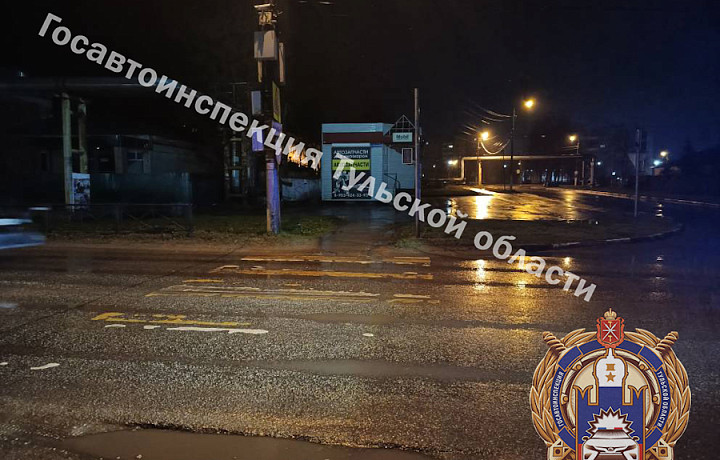 В Новомосковске иномарка сбила пешехода и врезалась в ограждение