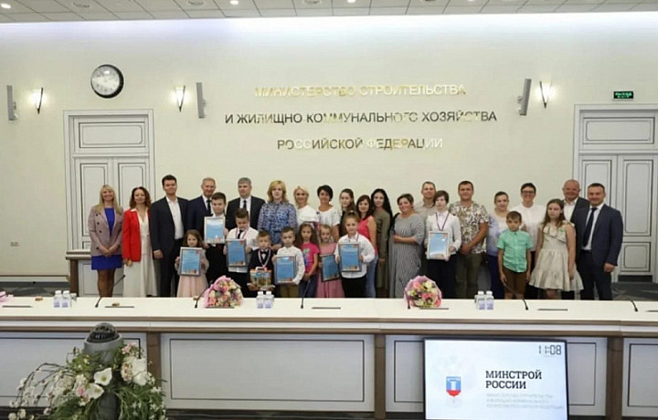 Тульских школьников отметили наградами