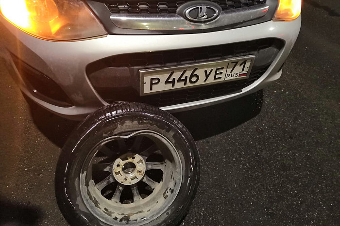 «Пробиты шины и покрышки, погнуты диски»: пострадавшие из-за ямы на Павшинском мосту в Туле автомобилисты рассказали подробности