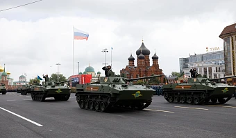 Участникам военного парада в Туле будут вручать памятный знак