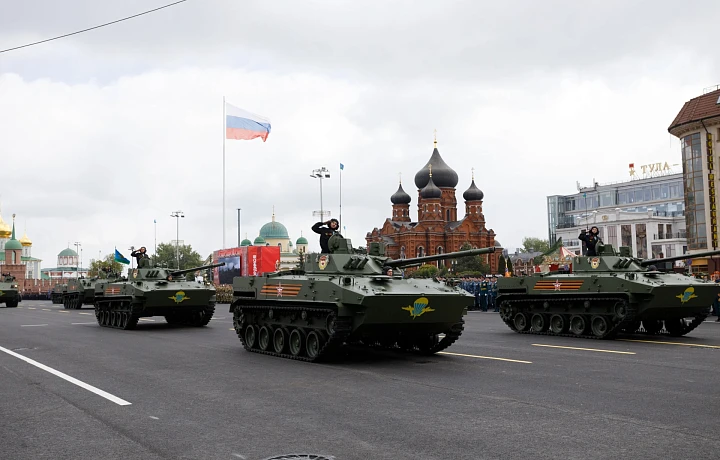 Участникам военного парада в Туле будут вручать памятный знак