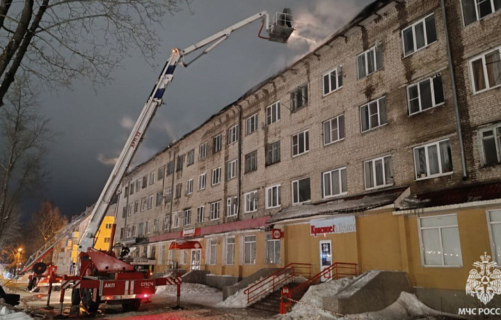 Жители Ясногорска поблагодарили спасателей за работу на пожаре в общежитии