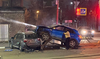 Два автомобиля столкнулись на улице Максима Горького в Туле