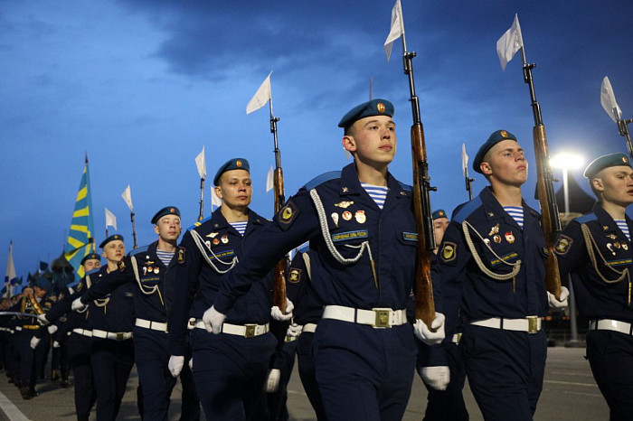 На площади Ленина в Туле началась репетиция парада