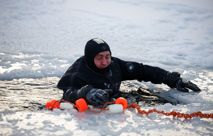 Тульские спасатели провели тренировку по спасению людей из водоемов