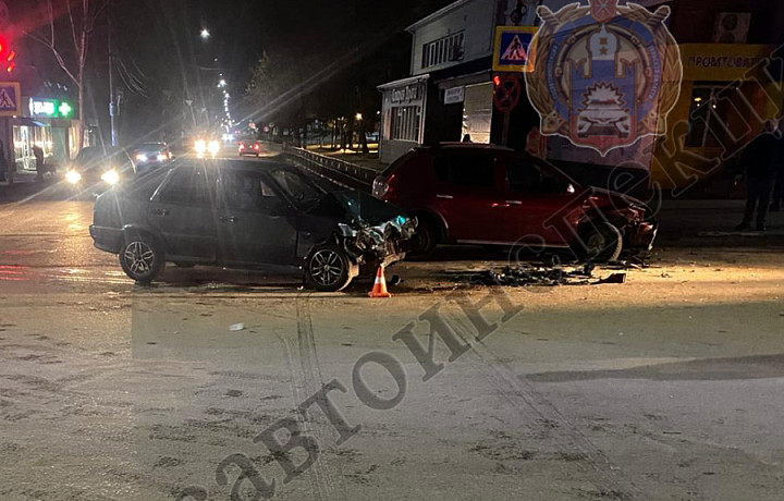 Три человека пострадали в ДТП с участием «ВАЗа» и Renault в Ефремове