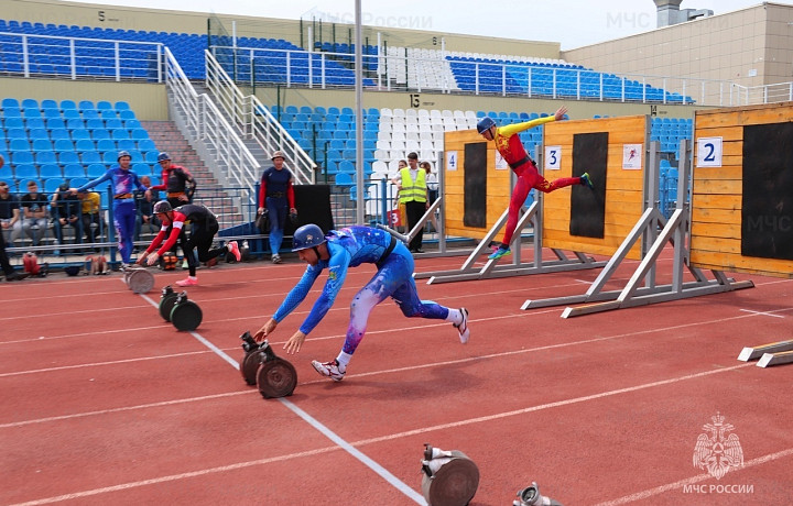 Тульские спасатели приняли участия в соревнованиях по пожарно-спасательному спорту