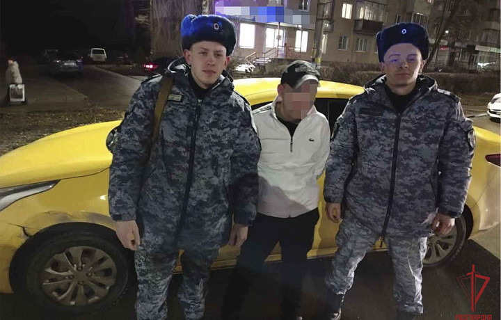 ﻿На улице Советской в Щекине росгвардейцы задержали автоугонщика