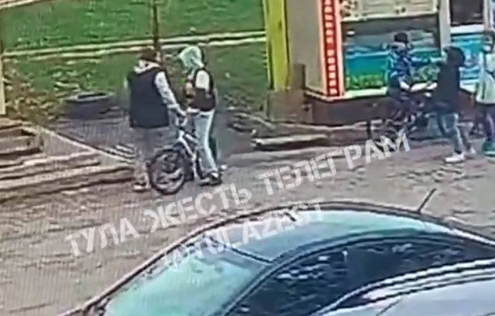 Ударила кулаком в челюсть: Полиция начала проверку по факту травмирования подростка на улице Кабакова в Туле