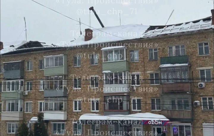 Жители Щекино вновь сообщают о проблемах с крышей жилого дома на улице Ленина