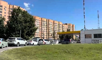 На заправках Тулы выстраились очереди из машин