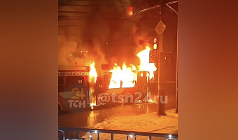 На улице Болдина в Туле сгорел троллейбус вечером 15 декабря