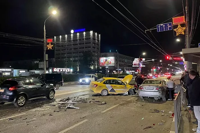 Самые резонансные ДТП в 2025-м: трагедия на Пролетарском мосту, гонки на спорткаре, авария с автобусом в густой туман Самые резонансные ДТП в 2025-м: трагедия на Пролетарском мосту, гонки на спорткаре, авария с автобусом в густой туман