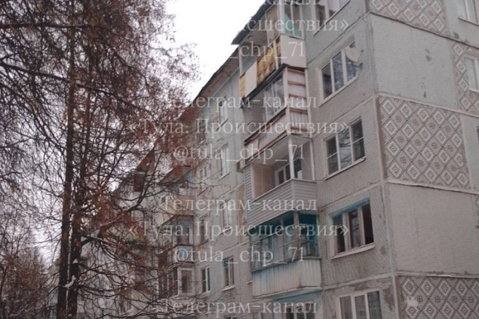 Очевидцы поделились фотографиями пятиэтажки в Новомосковске, поврежденной БПЛА Очевидцы поделились фотографиями пятиэтажки в Новомосковске, поврежденной БПЛА