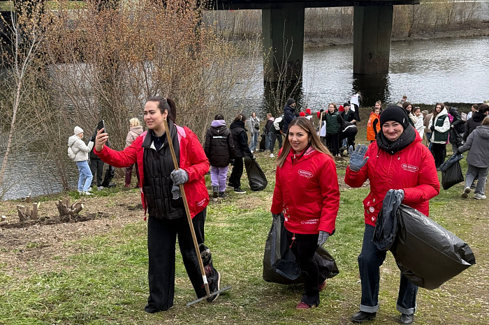 «Общий труд всегда сплачивает людей»: Дмитрий Миляев принял участие во Всероссийском субботнике