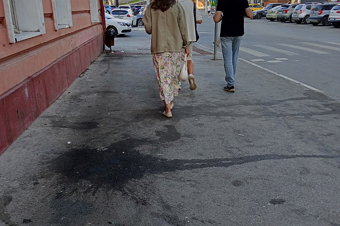 Пьянка на «Утюге»: жительница Тулы пожаловалась на алкопритон в центре города Пьянка на «Утюге»: жительница Тулы пожаловалась на алкопритон в центре города