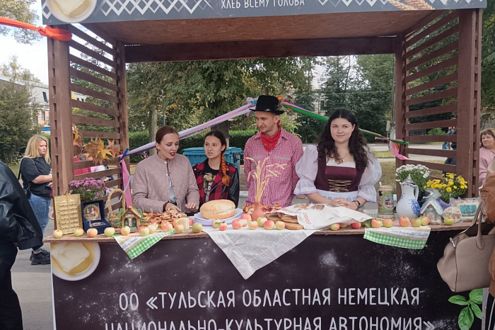 Дмитрий Миляев посетил праздничные площадки в Туле в День города и Тульской области Дмитрий Миляев посетил праздничные площадки в Туле в День города и Тульской области