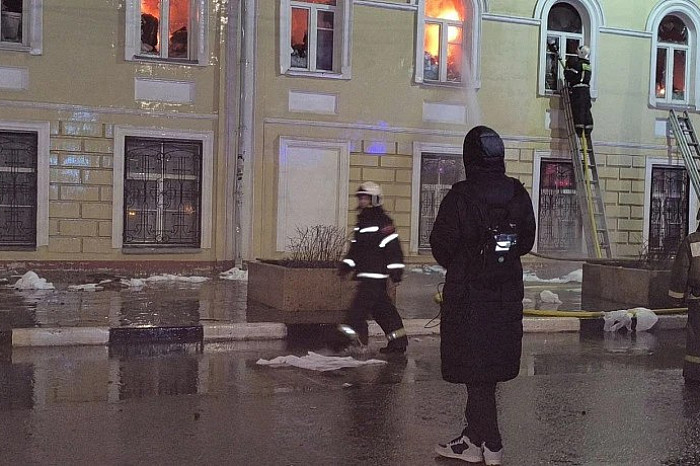 С момента пожара в военном госпитале в центре Тулы прошёл год: здание так и не восстановили