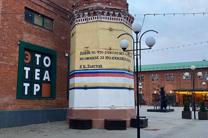 «Молодые люди не считают Толстого бородатым классиком, которому место на антресоли или в кладовке»: как образ Льва Николаевича в городском пространстве трансформирует отношение к нему
