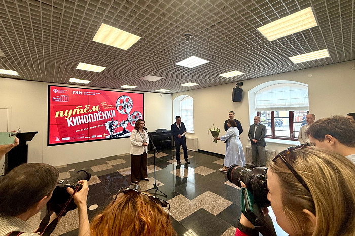 Опасное кино, «Оскар» и кинопулемет: в Туле открылась уникальная выставка, посвященная кинематографу Опасное кино, «Оскар» и кинопулемет: в Туле открылась уникальная выставка, посвященная кинематографу