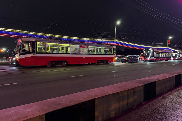 На Пролетраском мосту в Туле произошло ДТП с участием трех автомобилей На Пролетраском мосту в Туле произошло ДТП с участием трех автомобилей