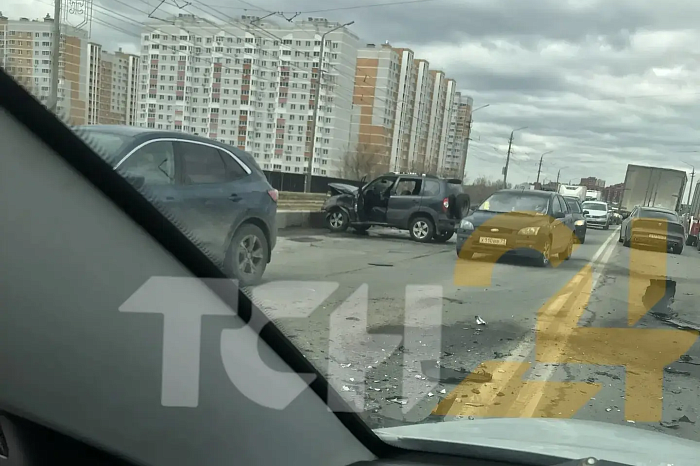 Массовое ДТП произошло на Павшинском мосту в Туле