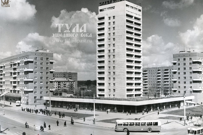 300 лет Красноармейского проспекта Тулы: от болота до современного пространства с парковкой для чемоданов 300 лет Красноармейского проспекта Тулы: от болота до современного пространства с парковкой для чемоданов