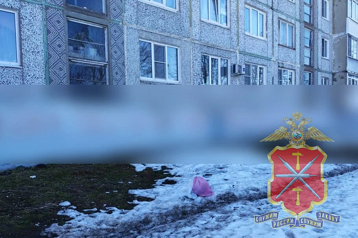 Новомосковский вандал расписал оскорбительными надписями улицы города Новомосковский вандал расписал оскорбительными надписями улицы города