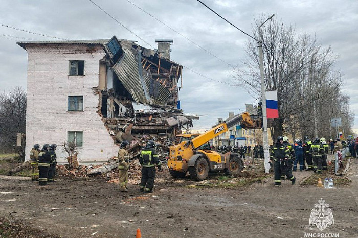 Взрыв в жилом доме в Тульской области мог произойти из-за ремонта, который делал местный газовщик Взрыв в жилом доме в Тульской области мог произойти из-за ремонта, который делал местный газовщик