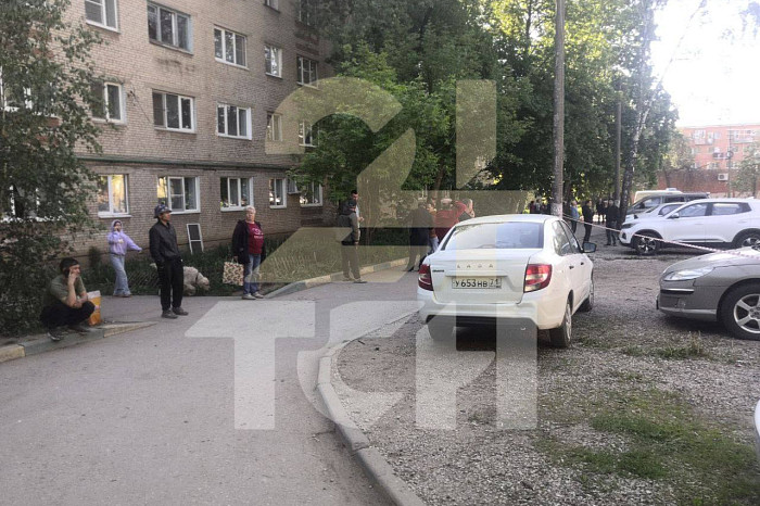 Появились фото дома, пострадавшего от атаки беспилотников в Туле: разрушена стена и часть кровли Появились фото дома, пострадавшего от атаки беспилотников в Туле: разрушена стена и часть кровли