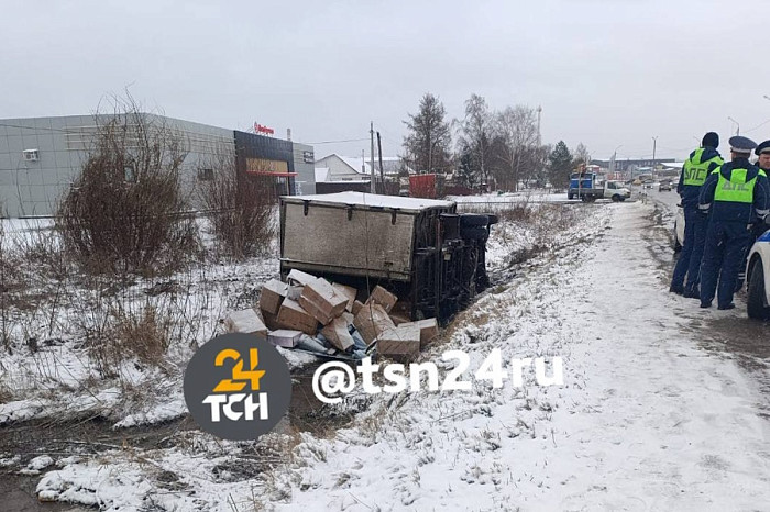 На Веневском шоссе в Туле газель слетела в кювет и перевернулась