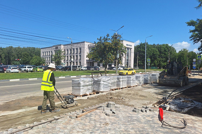 В тульском сквере Льва Толстого отреставрировали памятник писателю и установили фонтаны В тульском сквере Льва Толстого отреставрировали памятник писателю и установили фонтаны
