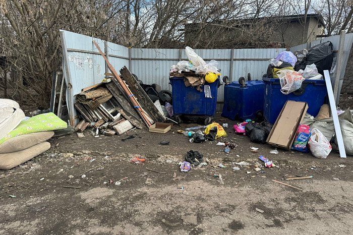 В киреевских Присадах снесли детскую площадку, оставив «декорации» к фильму ужасов