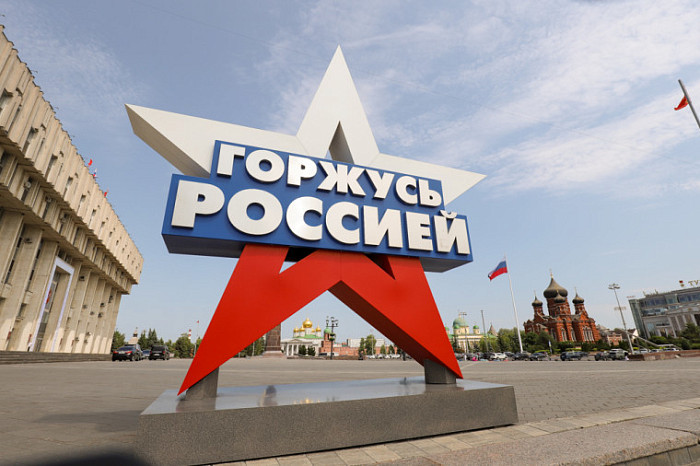 К Дню России Тулу украсили флагами и подсветят здания в цветах триколора