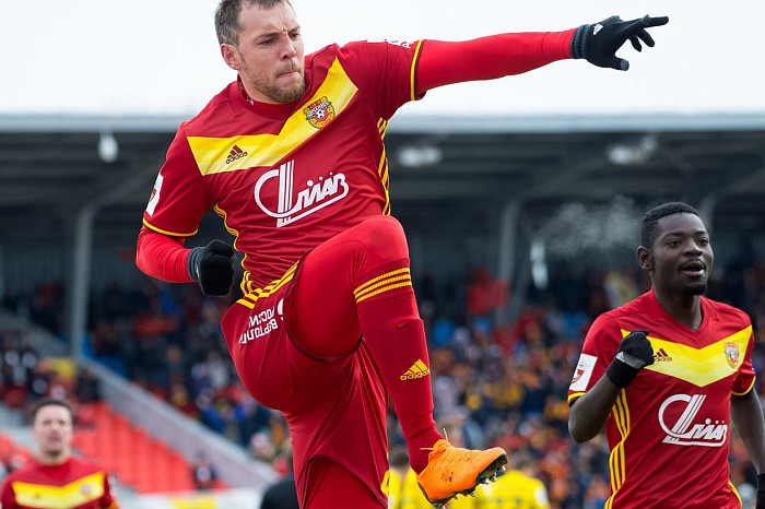 Дзюба стал лучшим бомбардиром в истории российского футбола: как он забивал за «Арсенал»