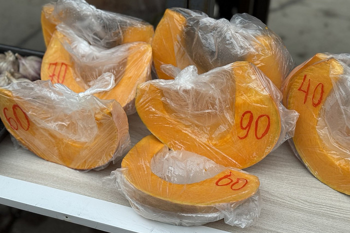 «Чесночина, малиновое варенье за 1 000 рублей и капустка, чтобы опохмелиться»: что и почём продают на тульских развалах перед Новым годом «Чесночина, малиновое варенье за 1 000 рублей и капустка, чтобы опохмелиться»: что и почём продают на тульских развалах перед Новым годом