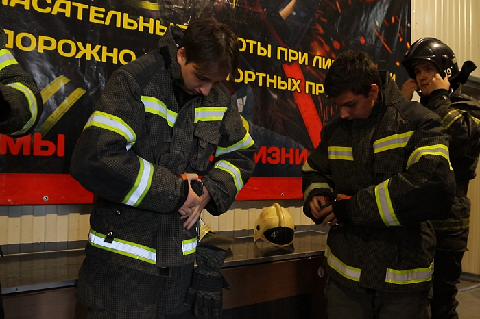 Война с огнём: один день с добровольными пожарными, которые тушат степные пожары в Туле