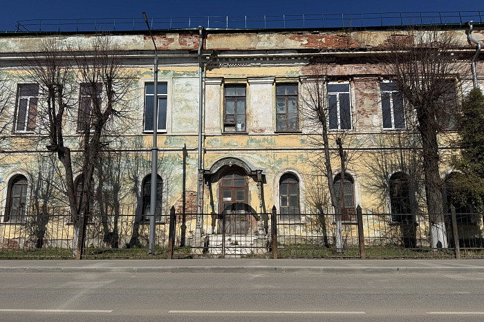 На лицо ужасное: почему так выглядит здание центра по профилактике и борьбе со СПИД в Туле и будут ли его ремонтировать