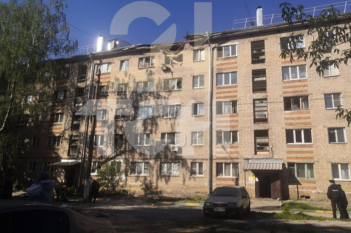 Появились фото дома, пострадавшего от атаки беспилотников в Туле: разрушена стена и часть кровли Появились фото дома, пострадавшего от атаки беспилотников в Туле: разрушена стена и часть кровли