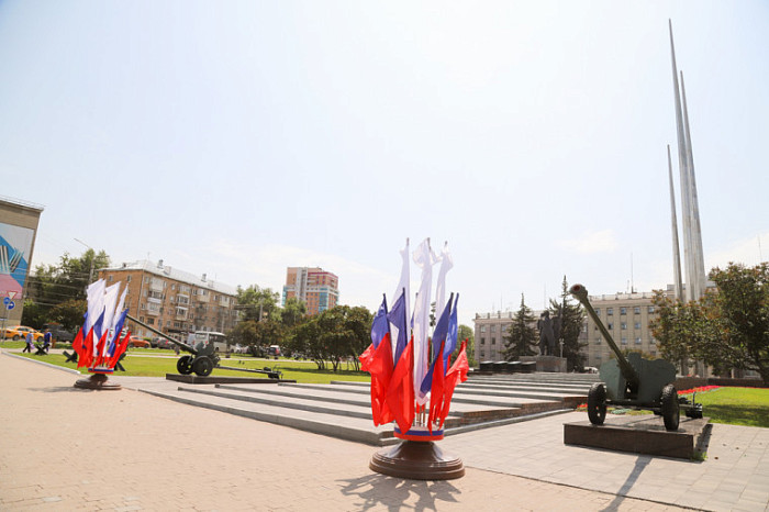 К Дню России Тулу украсили флагами и подсветят здания в цветах триколора