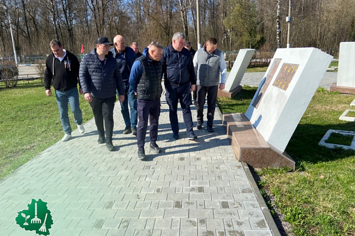 Илья Беспалов оценил состояние мемориала на Спасском кладбище Илья Беспалов оценил состояние мемориала на Спасском кладбище