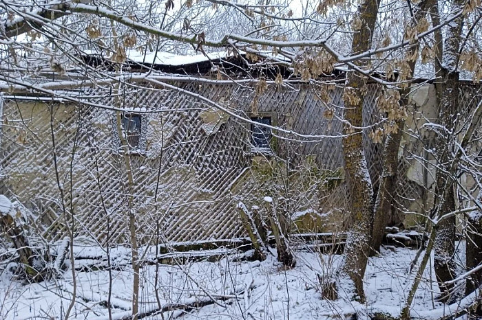 Жителей дома-фантома не переселяют из поселка-призрака под Богородицком: жилье было ветхим в 2002-м и не является аварийным сейчас, но фактически уже не существует